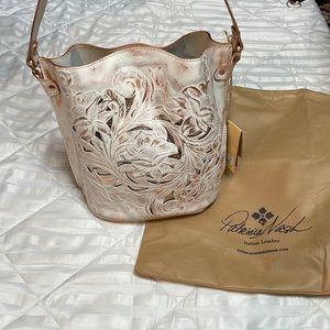 NWT Patricia Nash Lavello Cut Out Tool White Wash Leather Bucket Crossbody